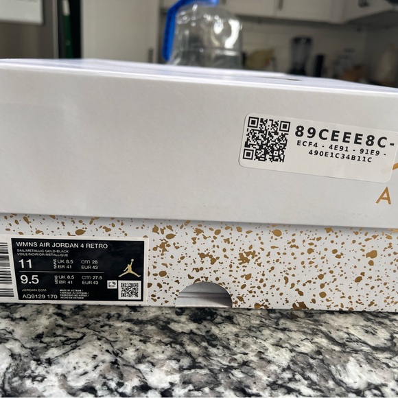 Jordan 4 Retro Metallic Gold - Picture 2 of 4